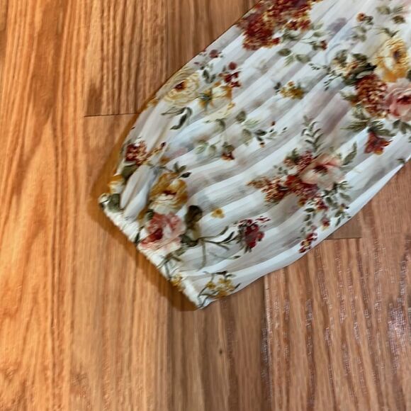 Gorgeous Floral Sheer Blouse, front tie - Picture 8 of 8